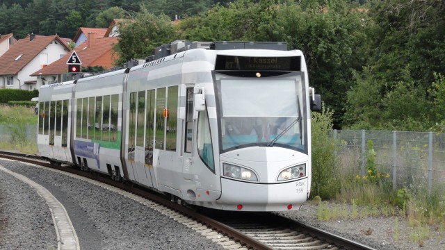 1 RBK_755_tram-train_approaching_Wolfhagen