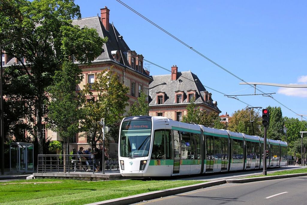 A Paris tram